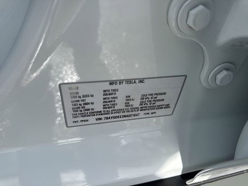 Used 2022 Tesla Model Y Long Range image 38