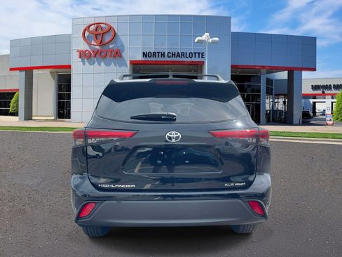 Used 2023 Toyota Highlander XLE image 5