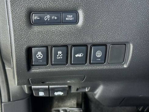 Used 2024 Nissan Murano SV AWD/4WD image 12