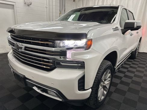 Used 2019 Chevrolet Silverado 1500 High Country w/ Technology Package AWD/4WD image 4