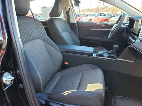 Used 2025 Toyota Camry LE FWD image 11