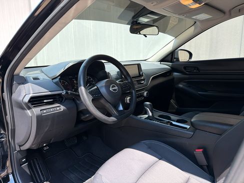 Used 2024 Nissan Altima 2.5 S FWD image 10