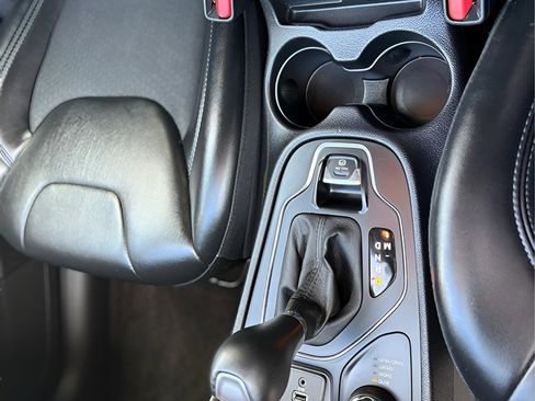 Used 2019 Jeep Cherokee Latitude Plus w/ Cold Weather Group image 24