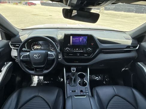 Used 2024 Toyota Highlander XSE FWD image 24