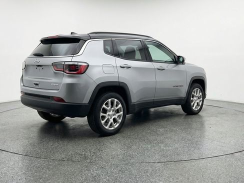 Used 2025 Jeep Compass Limited AWD/4WD image 9