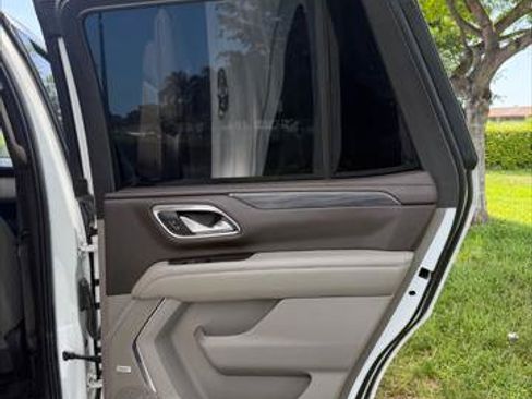 Used 2021 GMC Yukon SLT w/ SLT Premium Package AWD/4WD image 18