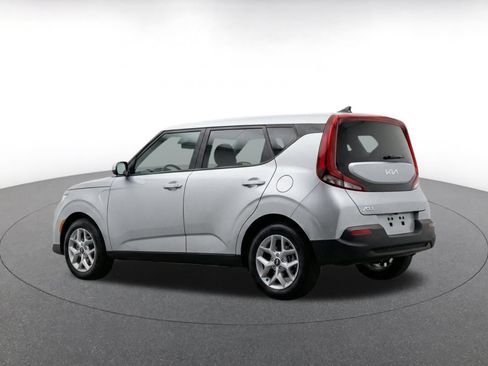 Used 2025 Kia Soul LX w/ LX Technology Package FWD image 7
