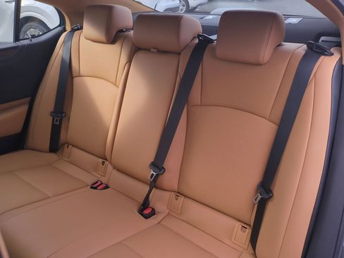 Certified 2025 Lexus ES 300h w/ Premium Package image 31