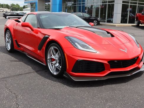 Used 2019 Chevrolet Corvette ZR1 RWD image 2