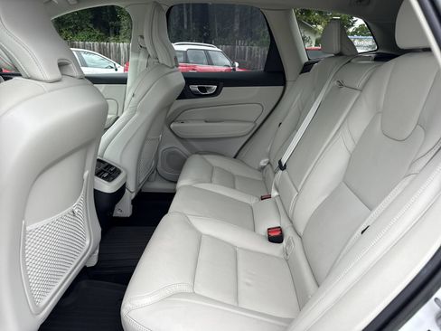 Used 2023 Volvo XC60 B5 Ultimate w/ Protection Package Premier FWD image 10