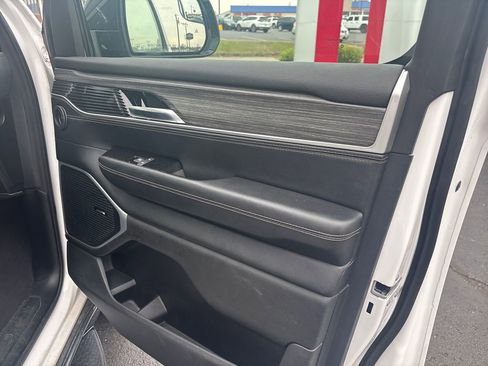 Used 2024 Jeep Wagoneer L Series II w/ Flexible Seating Group image 22