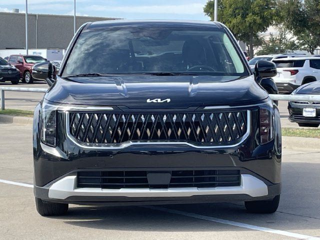 Used 2025 Kia Carnival FWD image 6