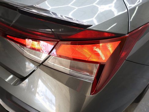 Used 2025 Hyundai Elantra Sport FWD image 28