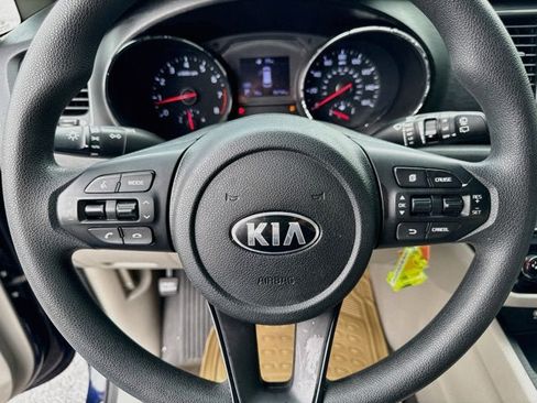 Used 2019 Kia Sedona LX FWD image 11