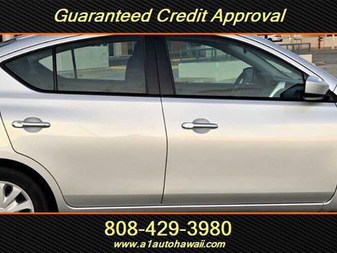 Used 2018 Nissan Versa SV FWD image 5