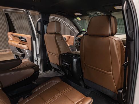 Used 2025 Chevrolet Tahoe High Country AWD/4WD image 26
