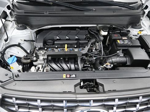 Used 2023 Hyundai Venue SEL image 11