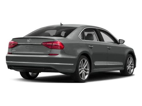 Used 2018 Volkswagen Passat 2.0T R-Line w/ R-Line Lighting Package image 2