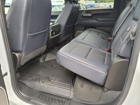Used 2024 Chevrolet Silverado 2500 High Country w/ High Country Premium Package AWD/4WD image 3