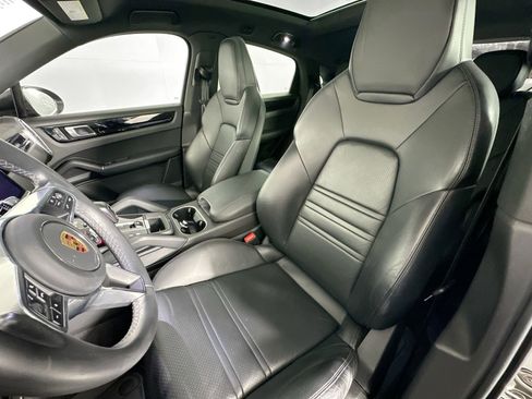 Certified 2023 Porsche Cayenne Coupe image 5