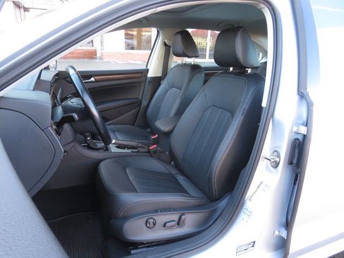 Used 2020 Volkswagen Passat 2.0T SEL image 10