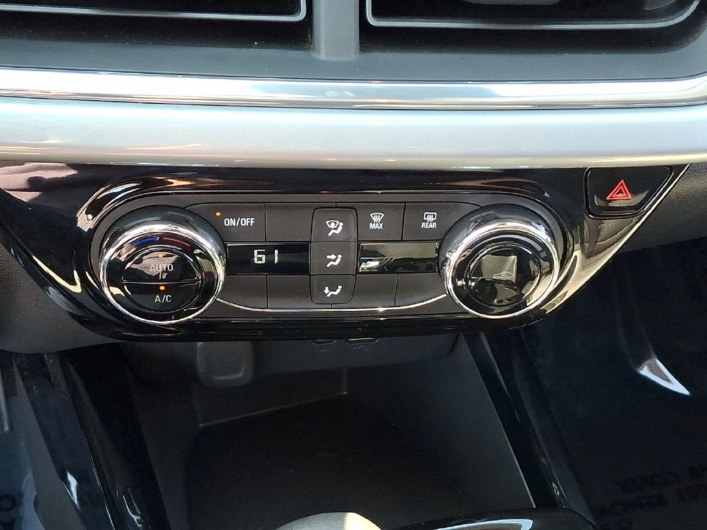 Used 2024 Chevrolet Trax LT FWD image 15