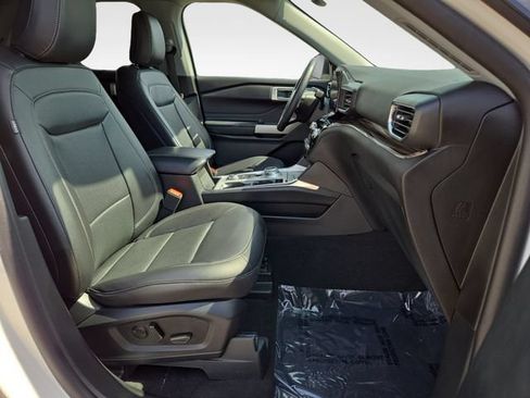 Used 2023 Ford Explorer Limited w/ Equipment Group 301A AWD/4WD image 36