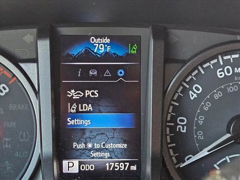 Used 2022 Toyota Tacoma TRD Sport w/ Technology Package AWD/4WD image 10