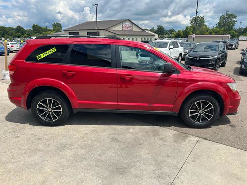 Used 2018 Dodge Journey SE w/ Connectivity Group FWD image 4