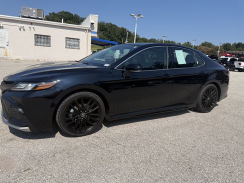 Used 2024 Toyota Camry XSE FWD image 3