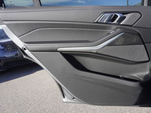 Used 2023 BMW X7 xDrive40i w/ Premium Package image 28