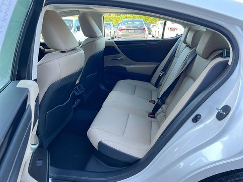 Certified 2020 Lexus ES 300h w/ Premium Package image 20