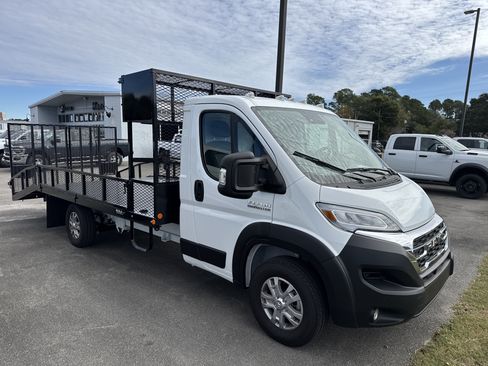 Used 2025 RAM ProMaster 3500 w/ Quick Order Package 22G SLT FWD image 2