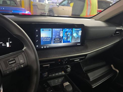 Used 2026 Nissan Kicks SV w/ Illumination Package image 11