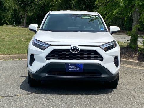 Used 2025 Toyota RAV4 LE AWD/4WD image 4