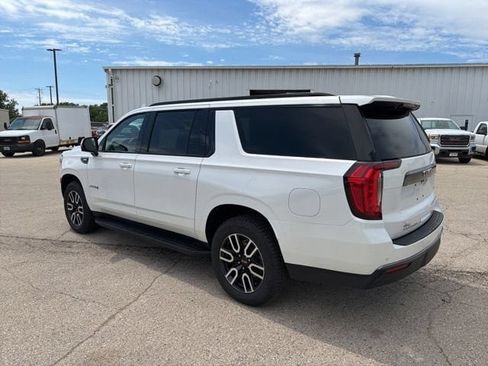 Used 2023 GMC Yukon XL AT4 w/ Technology Package AWD/4WD image 8
