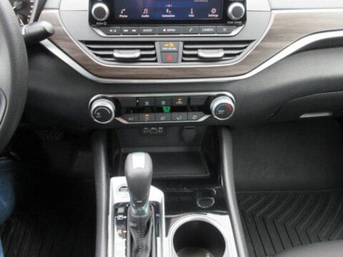 Used 2024 Nissan Altima 2.5 SV image 20
