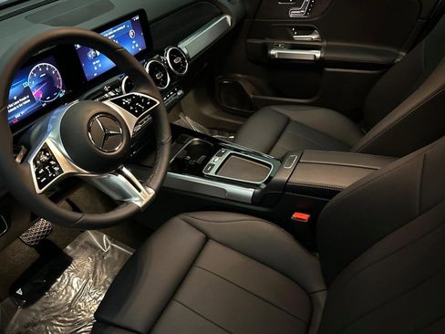 Used 2026 Mercedes-Benz GLB 250 image 4