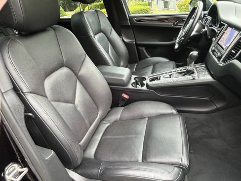 Used 2018 Porsche Macan AWD/4WD image 40