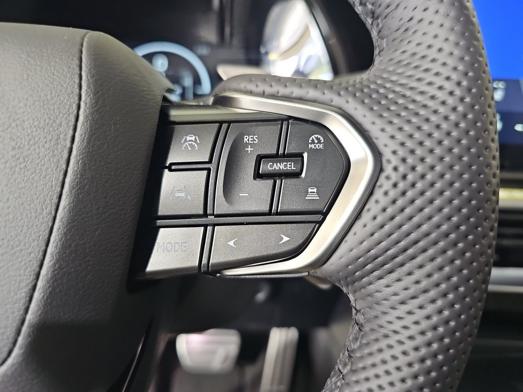 New 2026 Lexus TX 500h AWD image 18