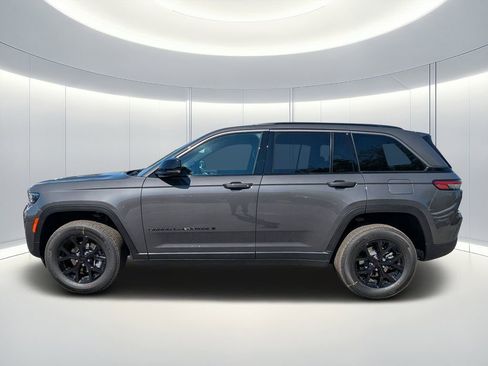 New 2026 Jeep Grand Cherokee Altitude image 8