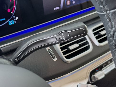 Certified 2025 Mercedes-Benz GLS 450 4MATIC image 21