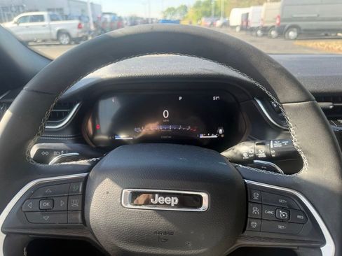 Certified 2024 Jeep Grand Cherokee Altitude AWD/4WD image 19