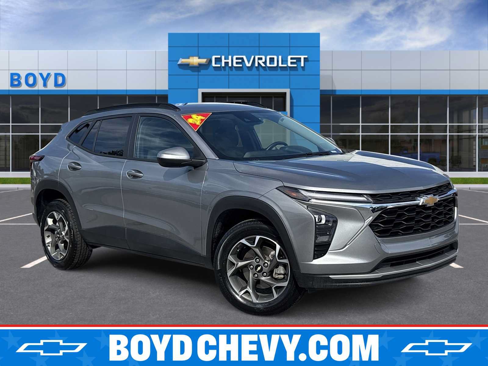 Used 2024 Chevrolet Trax LT w/ Driver Confidence Package FWD image 1