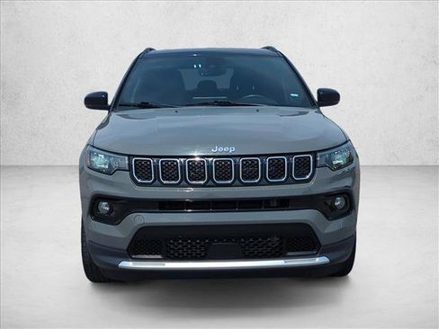 Used 2024 Jeep Compass Limited AWD/4WD image 2