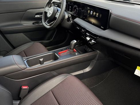 New 2026 Nissan Kicks SR w/ Cold Weather Package image 14