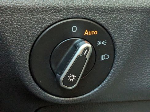 Used 2024 Volkswagen Jetta SE image 21