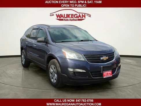 Used 2014 Chevrolet Traverse LS FWD image 3
