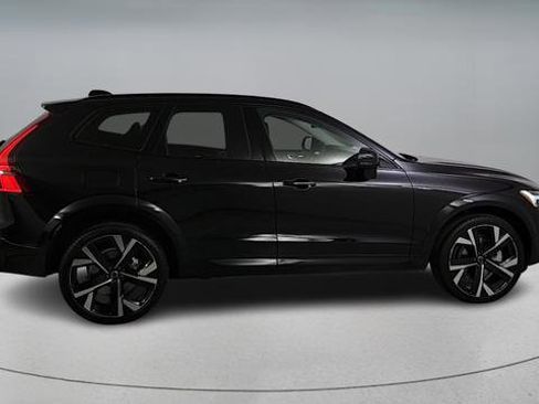 Used 2026 Volvo XC60 B5 Ultra w/ Protection Package AWD/4WD image 3