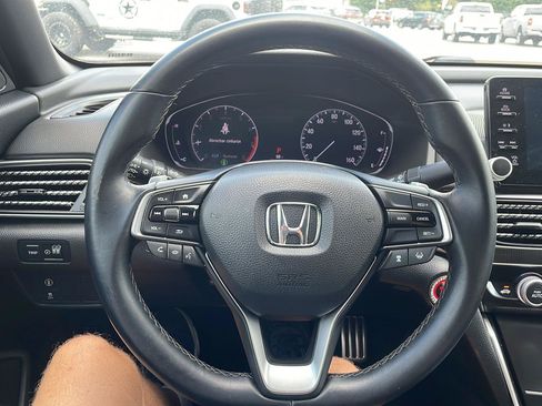 Used 2018 Honda Accord Sport image 9